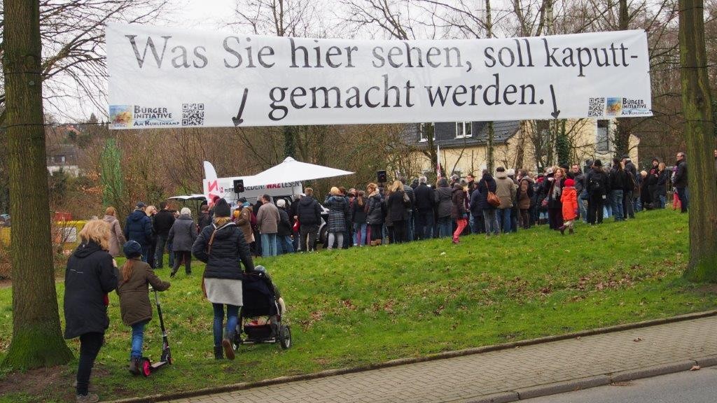 Andrang am WAZ Mobil - es werden immer noch mehr