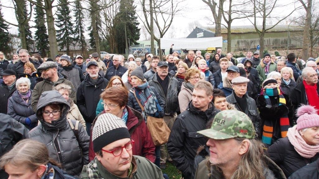 Engagierte Bürger, die sich um ihre Grünanlage sorgen