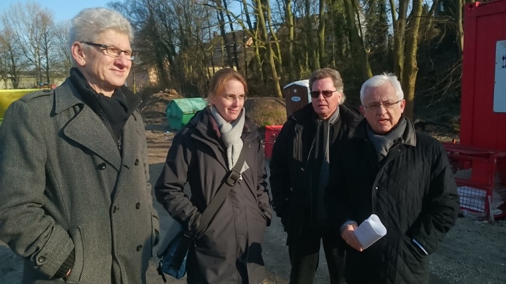 v.l.n.r.: Bernd Jahn (Bezirksstellenleiter Süd-West), Frau Pöschel, Herr Grimm (Grünflächenamt), Rolf Schüth (Sprecher BAK)