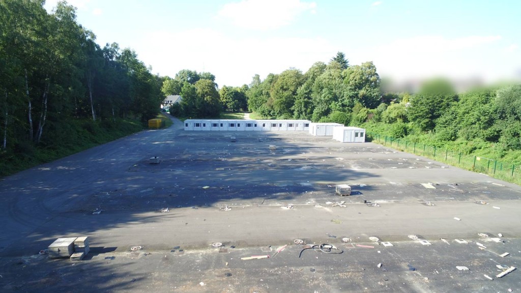 6.000 m2 Asphaltwüste und jede Menge Dreck...