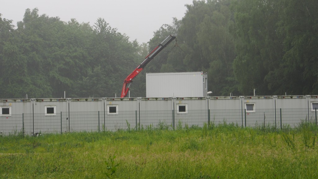 Erste Wohncontainer werden abgeholt