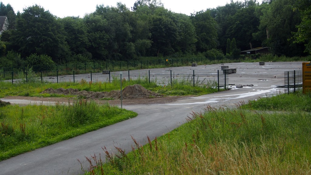22.6.2018 - 16:42 h: wenn der Platz auch noch kein Schmuckstück ist: der gruselige Blick auf Wohncontainer ist Geschichte